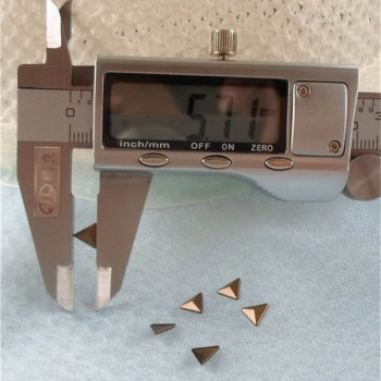 X046 Metal Triangle  Hot Fix nails 6x2mm 5000pcs/Bag