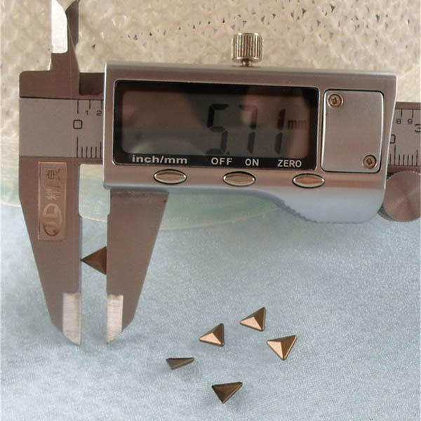 X046 Metal Triangle  Hot Fix nails 6x2mm 5000pcs/Bag