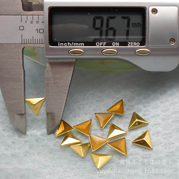 X047 Metal Triangle  Hot Fix nails 10x2mm 5000pcs/Bag