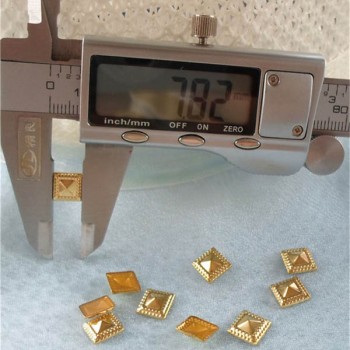 X057 Metal Pyramid Hot Fix nails 8x2.5mm 5000pcs/Bag