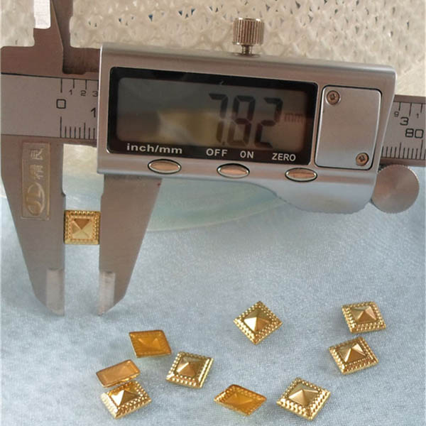 X057 Metal Pyramid Hot Fix nails 8x2.5mm 5000pcs/Bag