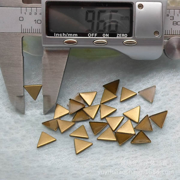 X168 Metal Triangle  Hot Fix nails 10X1mm 5000pcs/Bag