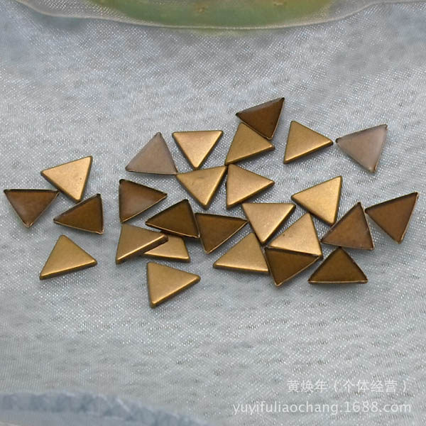 X168 Metal Triangle  Hot Fix nails 10X1mm 5000pcs/Bag
