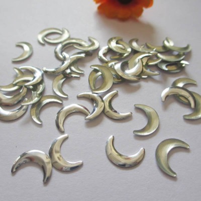 XO0710 Meta Crescentl Hot Fix nails 5000pcs/Bag