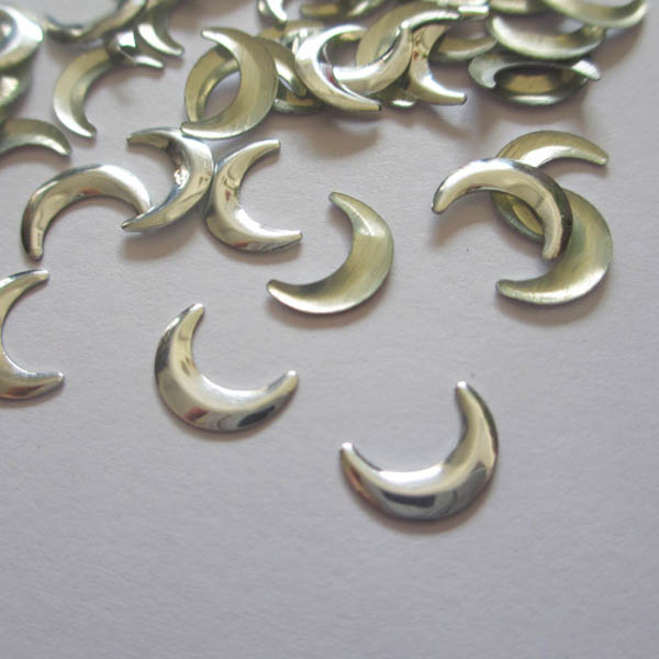 XO0710 Meta Crescentl Hot Fix nails 5000pcs/Bag