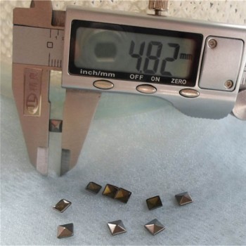 XX048 Metal Pyramid Hot Fix nails 5x1.5mm 5000pcs/Bag