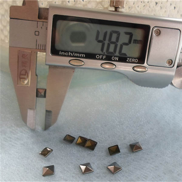 XX048 Metal Pyramid Hot Fix nails 5x1.5mm 5000pcs/Bag