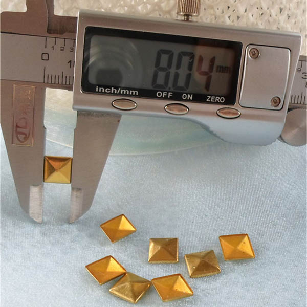 XX051 Metal Pyramid Hot Fix nails 8x2mm 5000pcs/Bag