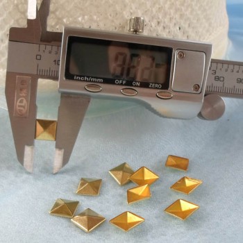 XX052 Metal Pyramid Hot Fix nails 9x2mm 5000pcs/Bag