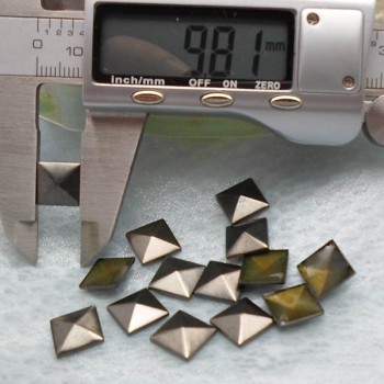 XX053 Metal Pyramid Hot Fix nails 10x2.5mm 5000pcs/Bag