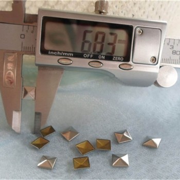 XX6818 Metal Pyramid Hot Fix nails 7x2mm 5000pcs/Bag