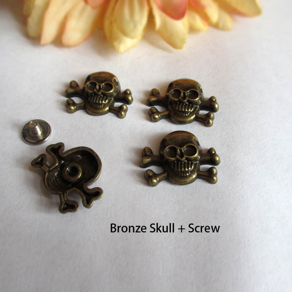 X1318 Skull Head Spikes 13x18mm  100pcs/bag