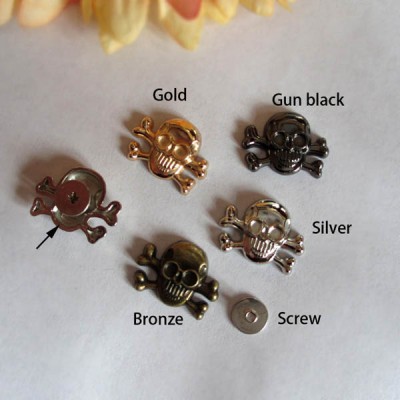 X1318 Skull Head Spikes 13x18mm  100pcs/bag