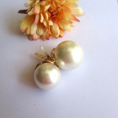 XL117 Picture large pearl buckle shoes flowers/Plush Shoes Accessories/Pearl-white size/Korean decorative shoes 57x30x25mm MOQ 10pcs