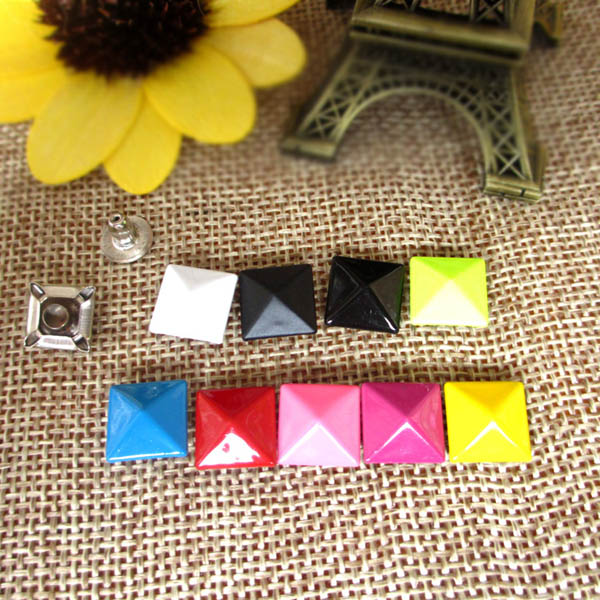XL305 Pyramid Rivets 10mm 100pcs/bag