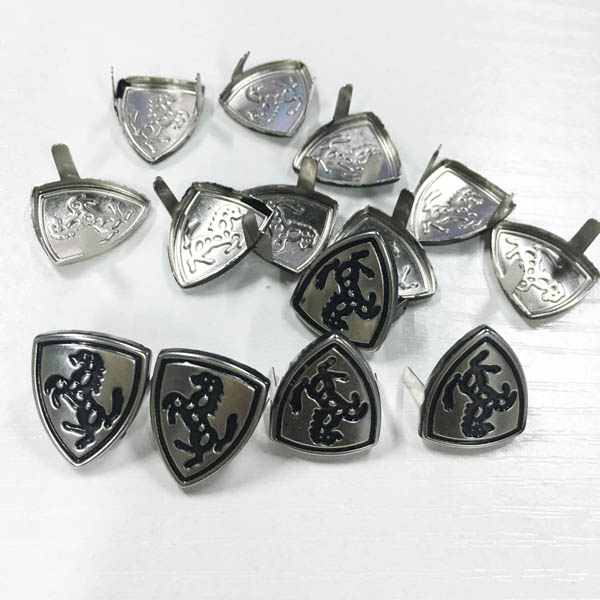 B103 Horse Iron/Brass Studs 14x17mm 1000pcs/bag