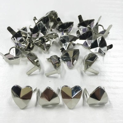 B104 Hearts Iron/Brass Studs 2.5x14.5mm 1000pcs/bag