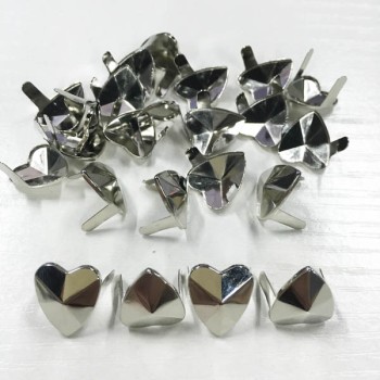 B104 Hearts Iron/Brass Studs 2.5x14.5mm 1000pcs/bag