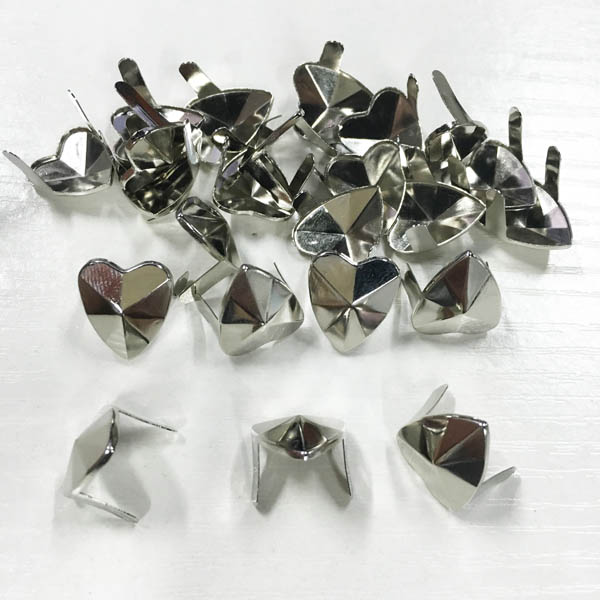 B104 Hearts Iron/Brass Studs 2.5x14.5mm 1000pcs/bag