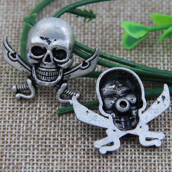 G019 Double Knife Skull Rivet  33x29mm,23x21mm 100pcs/bag