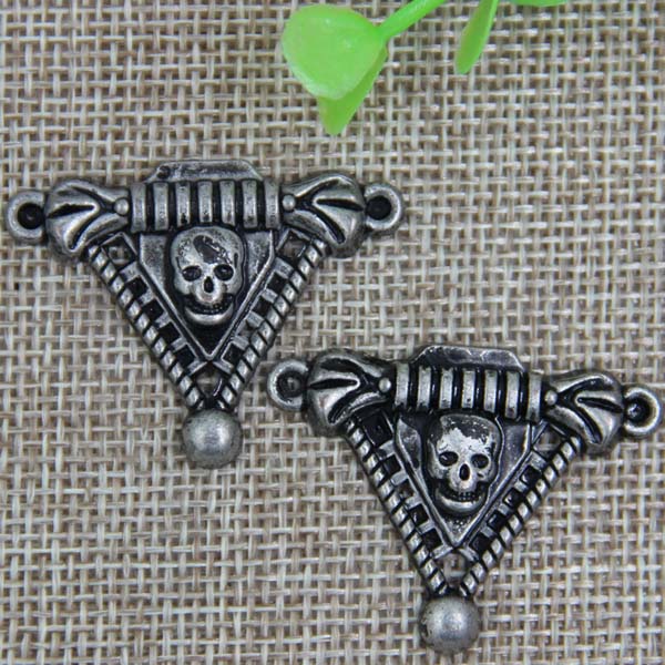 G074 Triangle Skull Sew Spikes 36mm 100pcs/bag