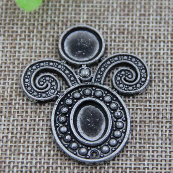 G085 Bug Sew Spikes 49x40mm 100pcs/bag