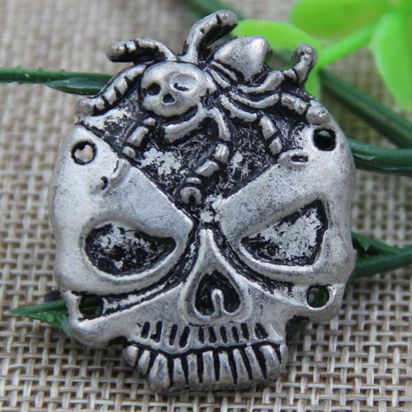 G093 Spider Skull Sew Spikes 37x30mm 100pcs/bag