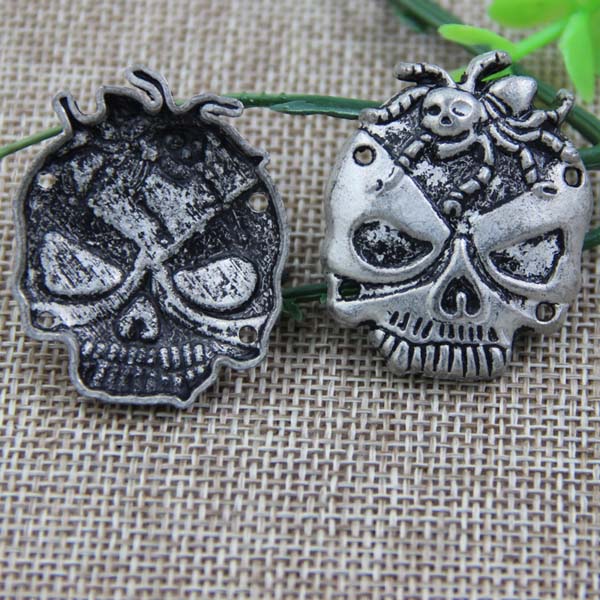 G093 Spider Skull Sew Spikes 37x30mm 100pcs/bag