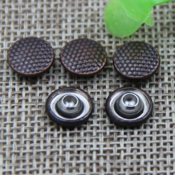 G172 Brass Logo Design Buttons 9.5mm 1000pcs/bag