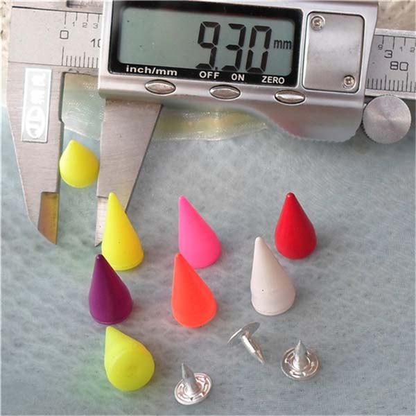 Q009 Cone Plastic Rivets 9x17mm 1000pcs/bag