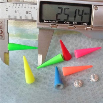 Q010 Cone Plastic Spike Rivets 7x25mm 1000pcs/bag