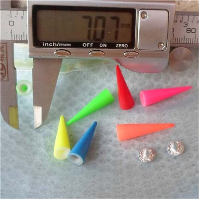 Q010 Cone Plastic Spike Rivets 7x25mm 1000pcs/bag