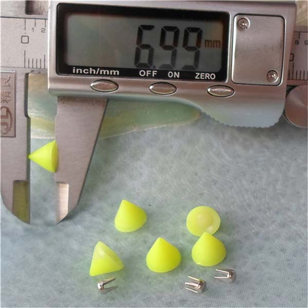 Q120 Cone Plastic Rivets 8.5x7mm 1000pcs/bag