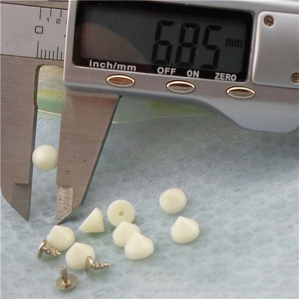 Q204 Cone Plastic Rivets 7x5.4mm 1000pcs/bag