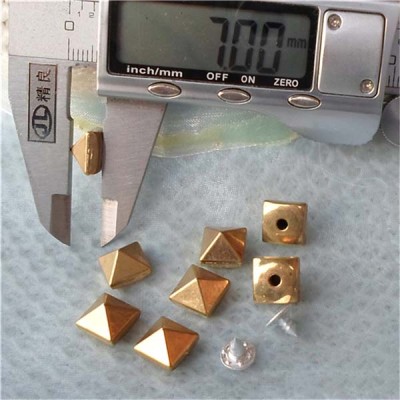 Q020 Plastic Silver Pyramid Rivets Rivets 10mm 1000pcs/bag