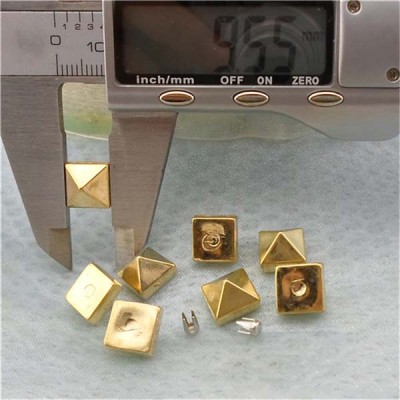 Q050 Pyramid Plastic Rivets 9.5mm 1000pcs/bag