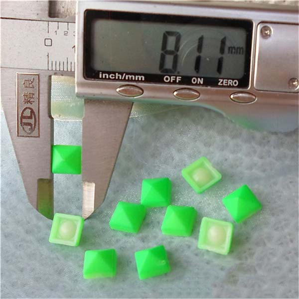 Q117 Pyramid Plastic Rivets 8mm 1000pcs/bag