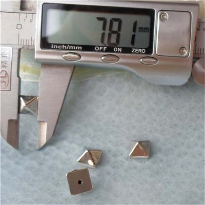 Q118 Pyramid Plastic Rivets 8mm 1000pcs/bag