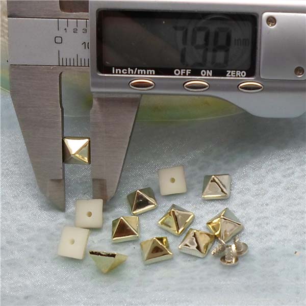 Q119 Pyramid Plastic Rivets 8mm 1000pcs/bag