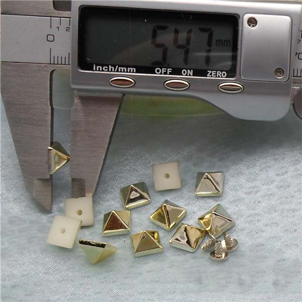 Q119 Pyramid Plastic Rivets 8mm 1000pcs/bag