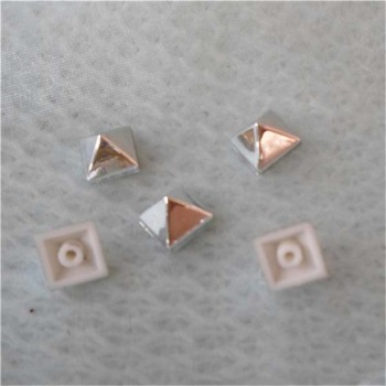 Q131 Pyramid Plastic Rivets 8mm 1000pcs/bag