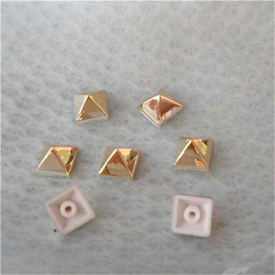 Q131 Pyramid Plastic Rivets 8mm 1000pcs/bag