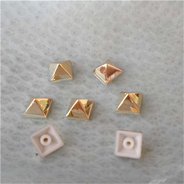 Q131 Pyramid Plastic Rivets 8mm 1000pcs/bag