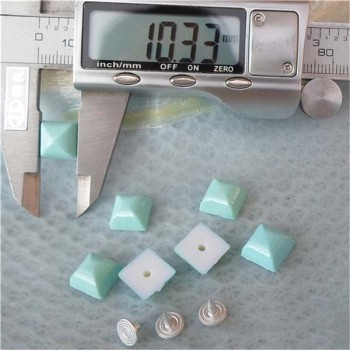 Q134 Yurt Pyramid Plastic Rivets 10mm 1000pcs/bag