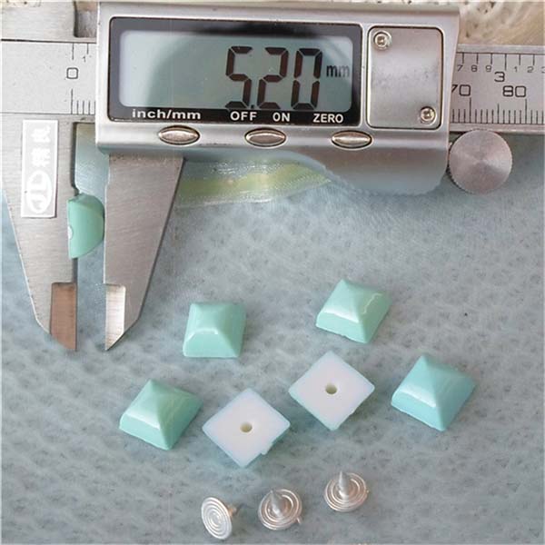 Q134 Yurt Pyramid Plastic Rivets 10mm 1000pcs/bag