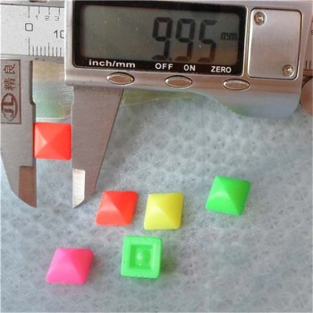 Q137 Yurt Pyramid Plastic Rivets 10mm 1000pcs/bag