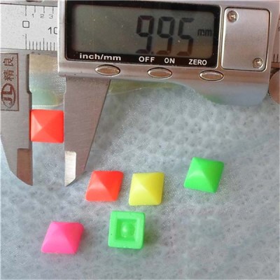 Q137 Yurt Pyramid Plastic Rivets 10mm 1000pcs/bag