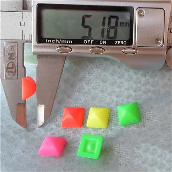 Q137 Yurt Pyramid Plastic Rivets 10mm 1000pcs/bag