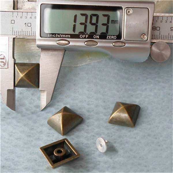 Q138 Yurt Pyramid Plastic Rivets 14mm 1000pcs/bag