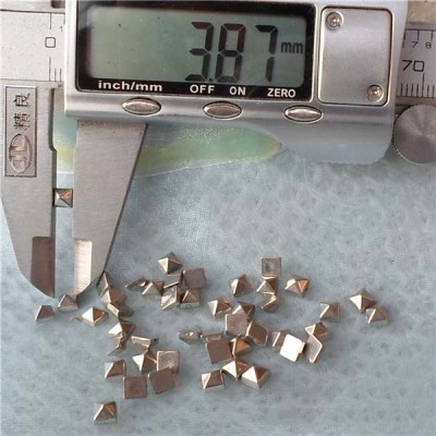 Q147 Pyramid Plastic Rivets 4mm 1000pcs/bag